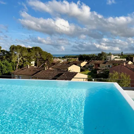 Riviera Pool - F2 - Parking Prive - Proche Appartement *
