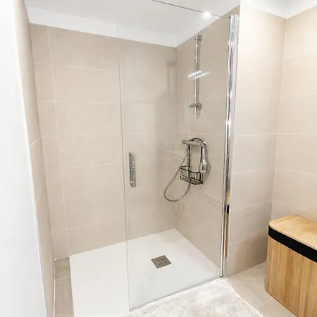 Riviera Pool - F2 - Parking Prive - Proche Appartement