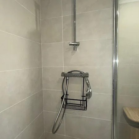 Riviera Pool - F2 - Parking Prive - Proche *