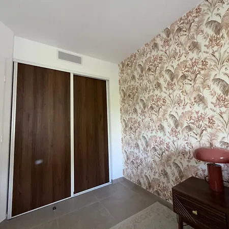 Appartement Riviera Pool - F2 - Parking Prive - Proche